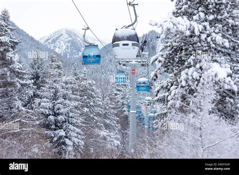 bansko ski webcam|Webcam view of Bansko Gondola Ski Lift Station, in Bulgaria.